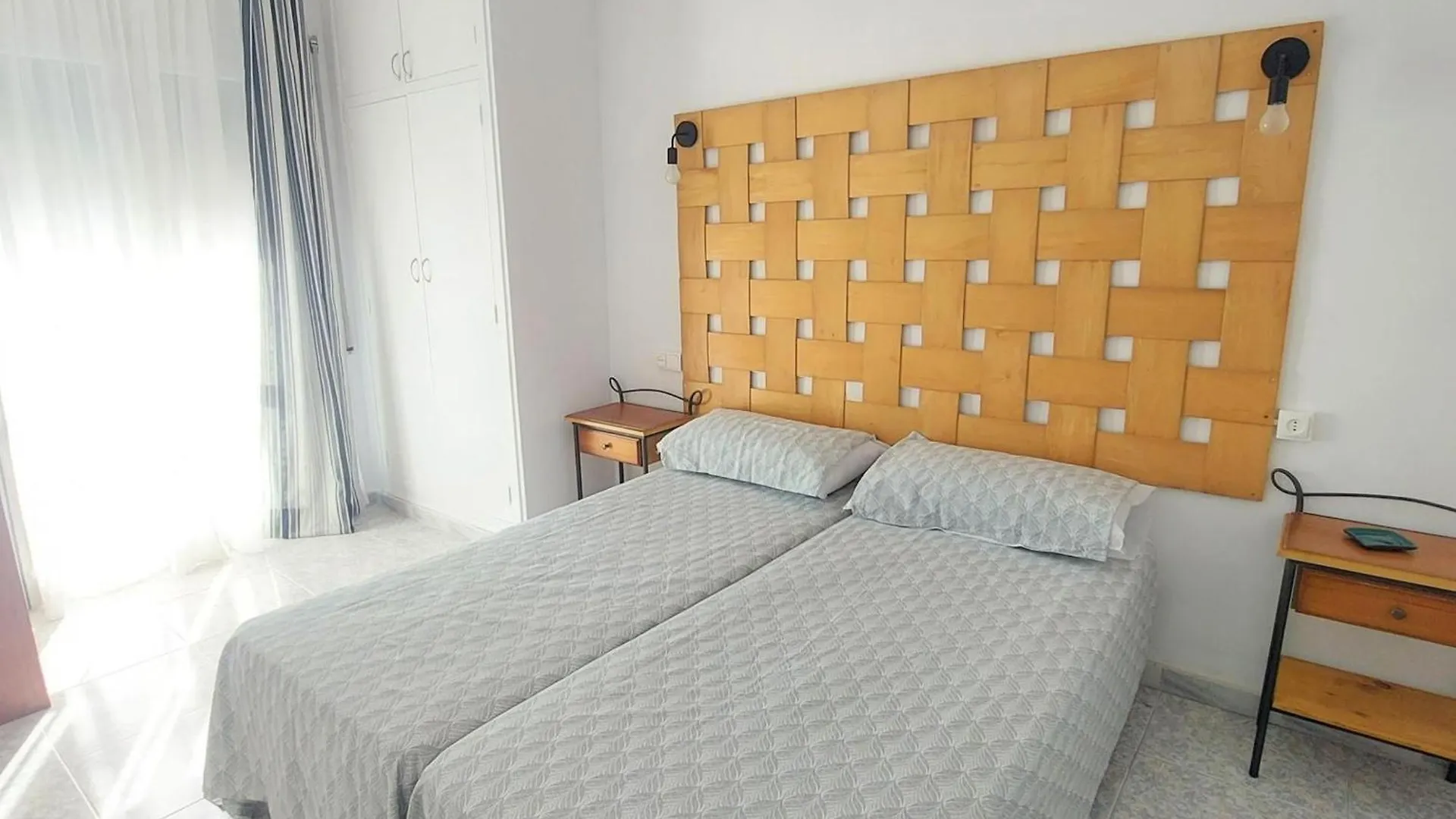 Apartmán Apartamento Familiar 2 Hab. En Primera Linea De Mar En Llanca, Se Admiten Mascotas - Es-170-89 Španělsko